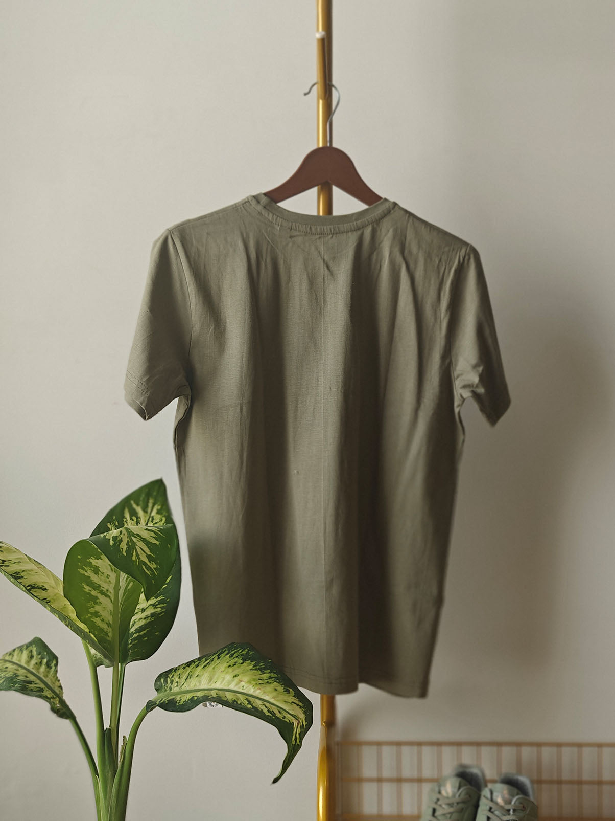 FLOWER OUTLINE : Unisex Regular T-shirt
